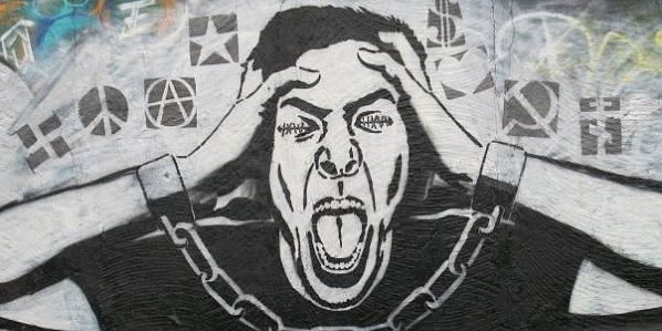 Граффити Шарика — социальные вопросы от крымского уличного художника